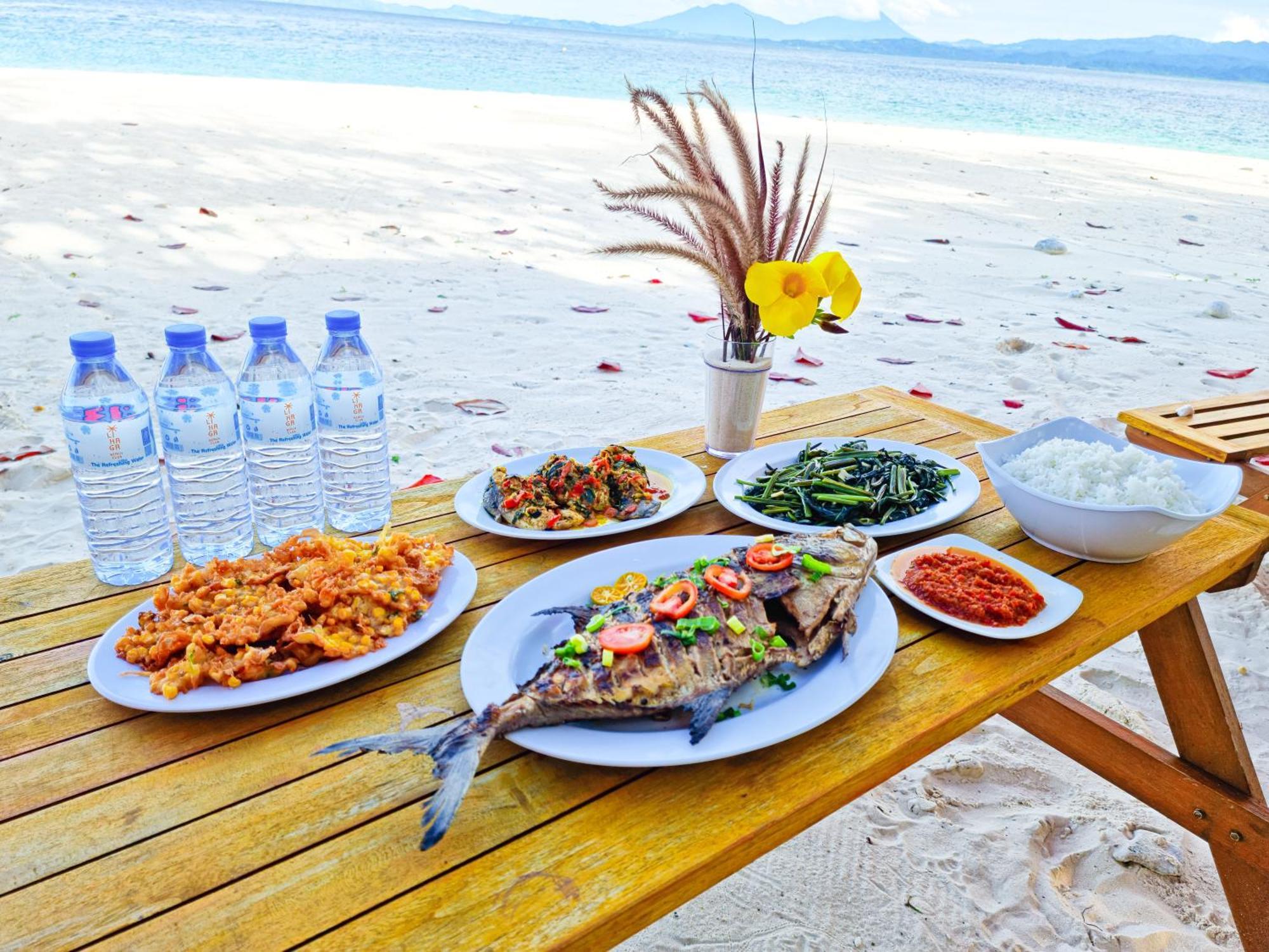 Lihaga Island & Beach Club Serai Exterior photo